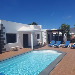 Villa Utopia, 4 Bedrooms Close To Old Town, Heated Pool With Complete Privacy, Playa Blanca (Lanzarote)